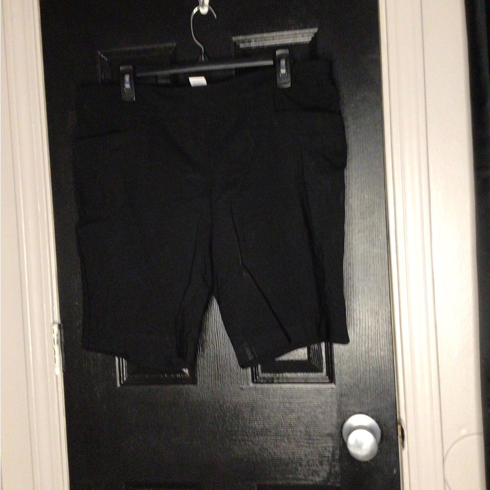 #800.   Time and Tru Black Bermuda Shorts Relaxed Fit